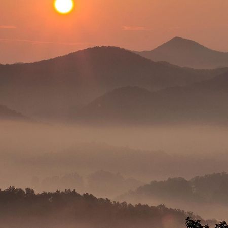 セバービル Views I Mins To Dollywood I Hot Tub I Pool Tableヴィラ エクステリア 写真