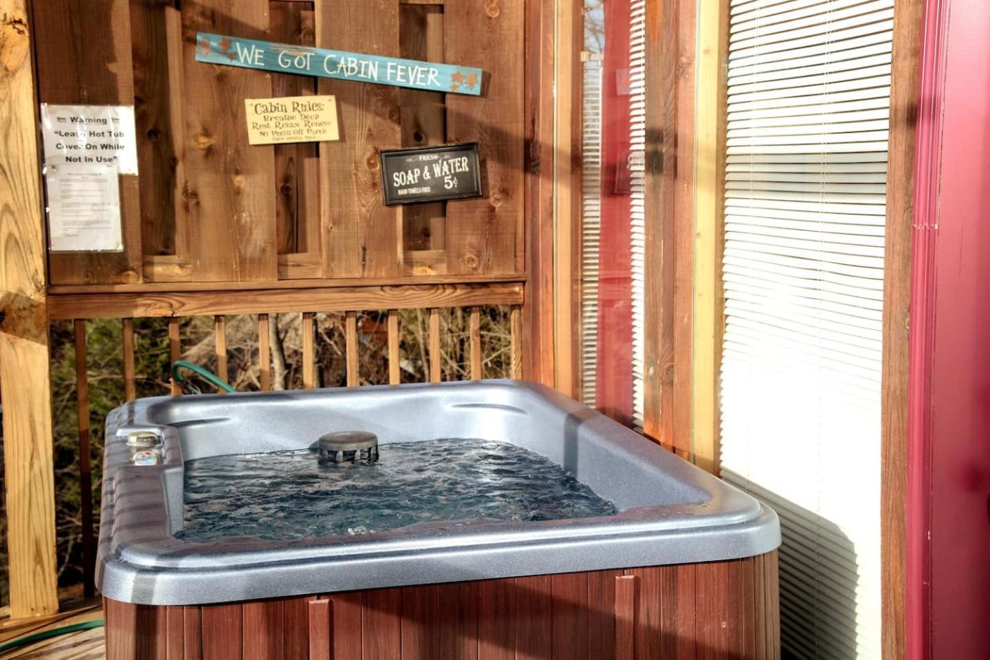 セバービル Views I Mins To Dollywood I Hot Tub I Pool Tableヴィラ エクステリア 写真
