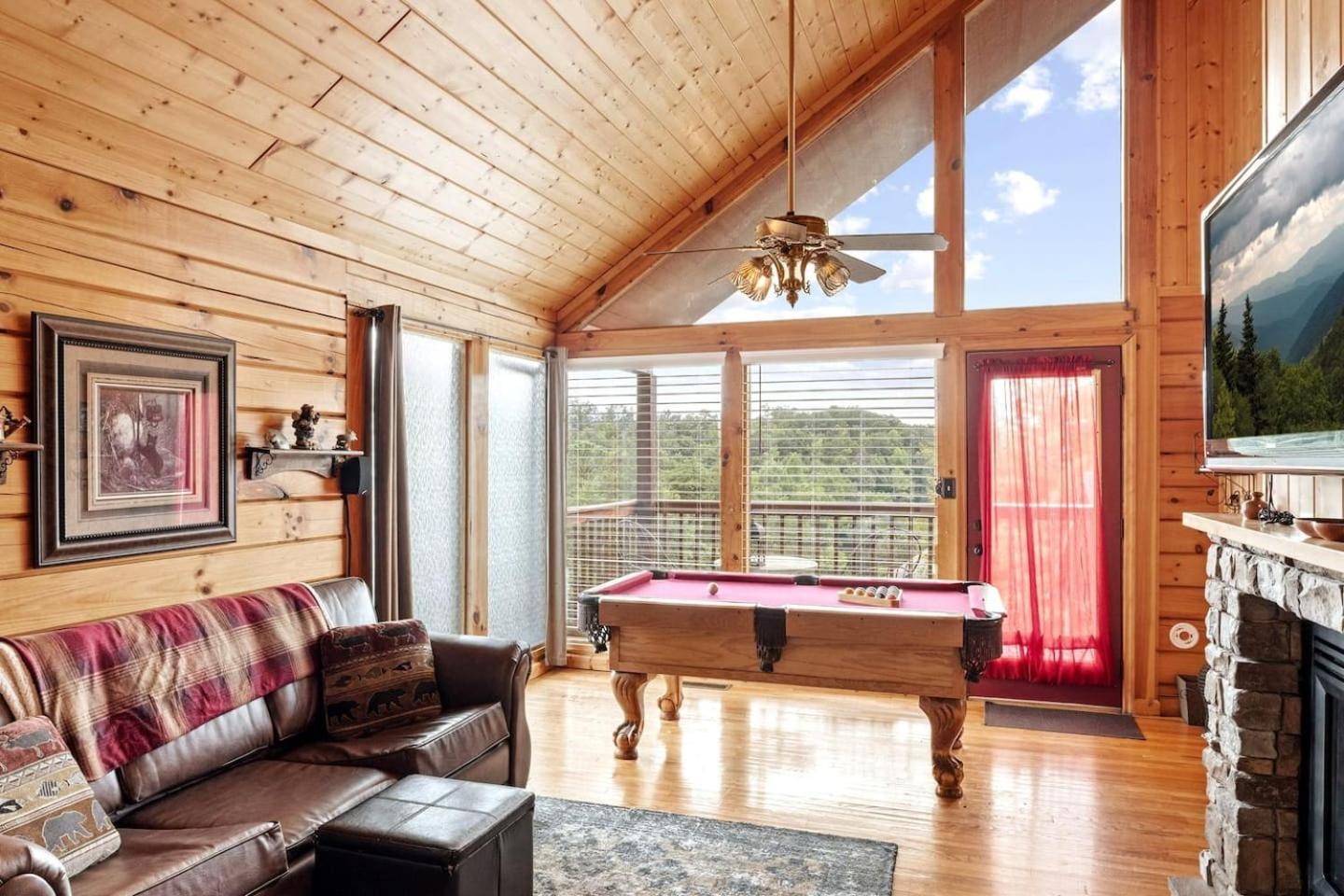 セバービル Views I Mins To Dollywood I Hot Tub I Pool Tableヴィラ エクステリア 写真