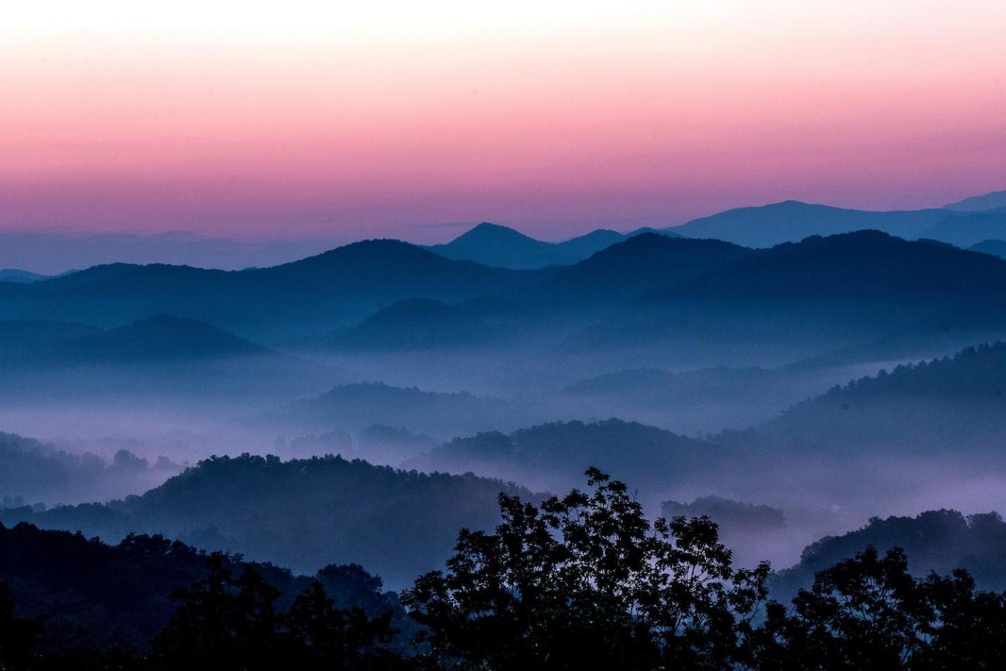 セバービル Views I Mins To Dollywood I Hot Tub I Pool Tableヴィラ エクステリア 写真