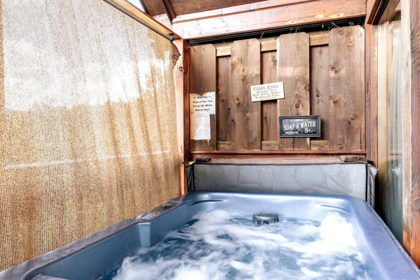 セバービル Views I Mins To Dollywood I Hot Tub I Pool Tableヴィラ エクステリア 写真