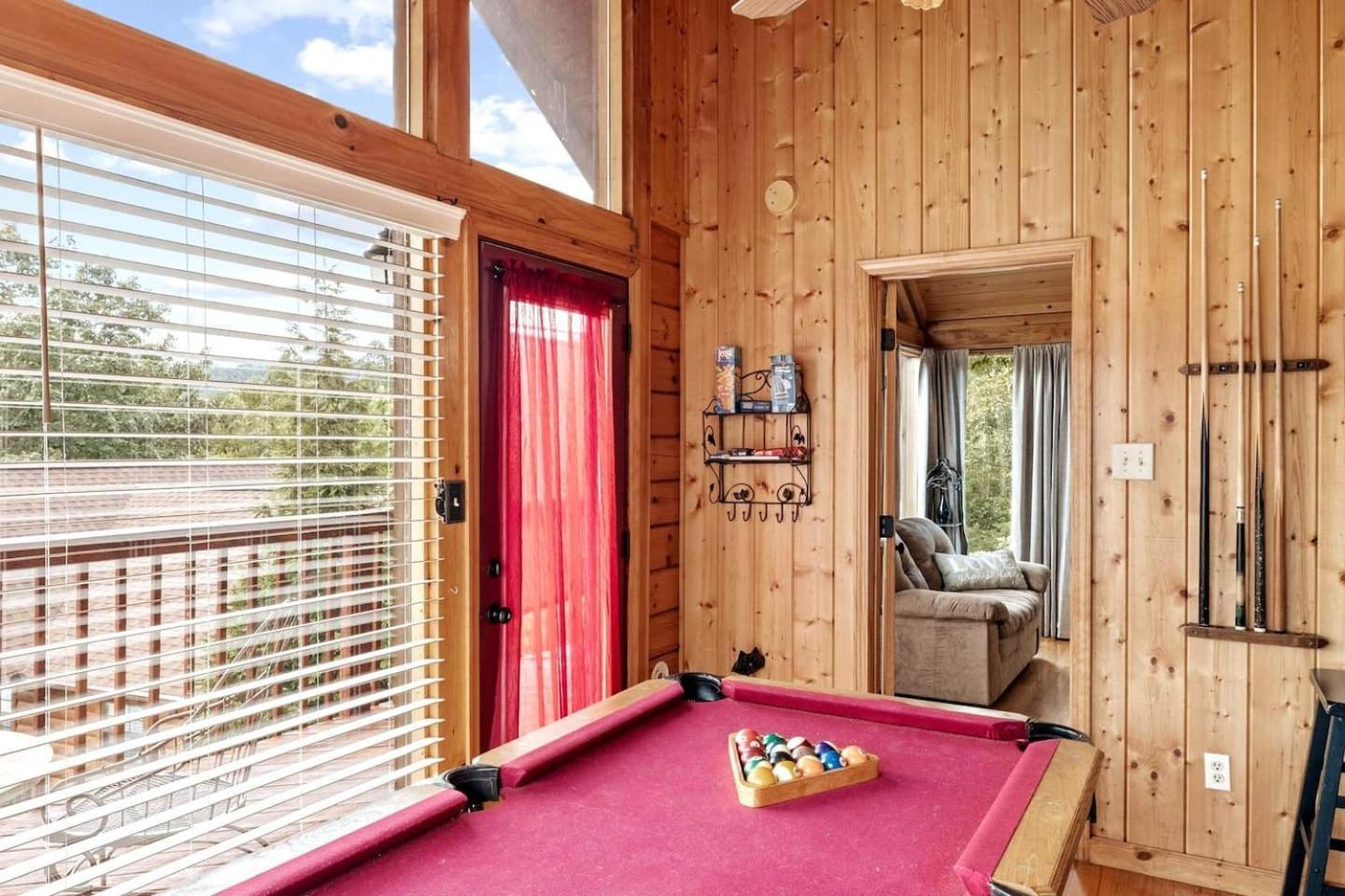 セバービル Views I Mins To Dollywood I Hot Tub I Pool Tableヴィラ エクステリア 写真