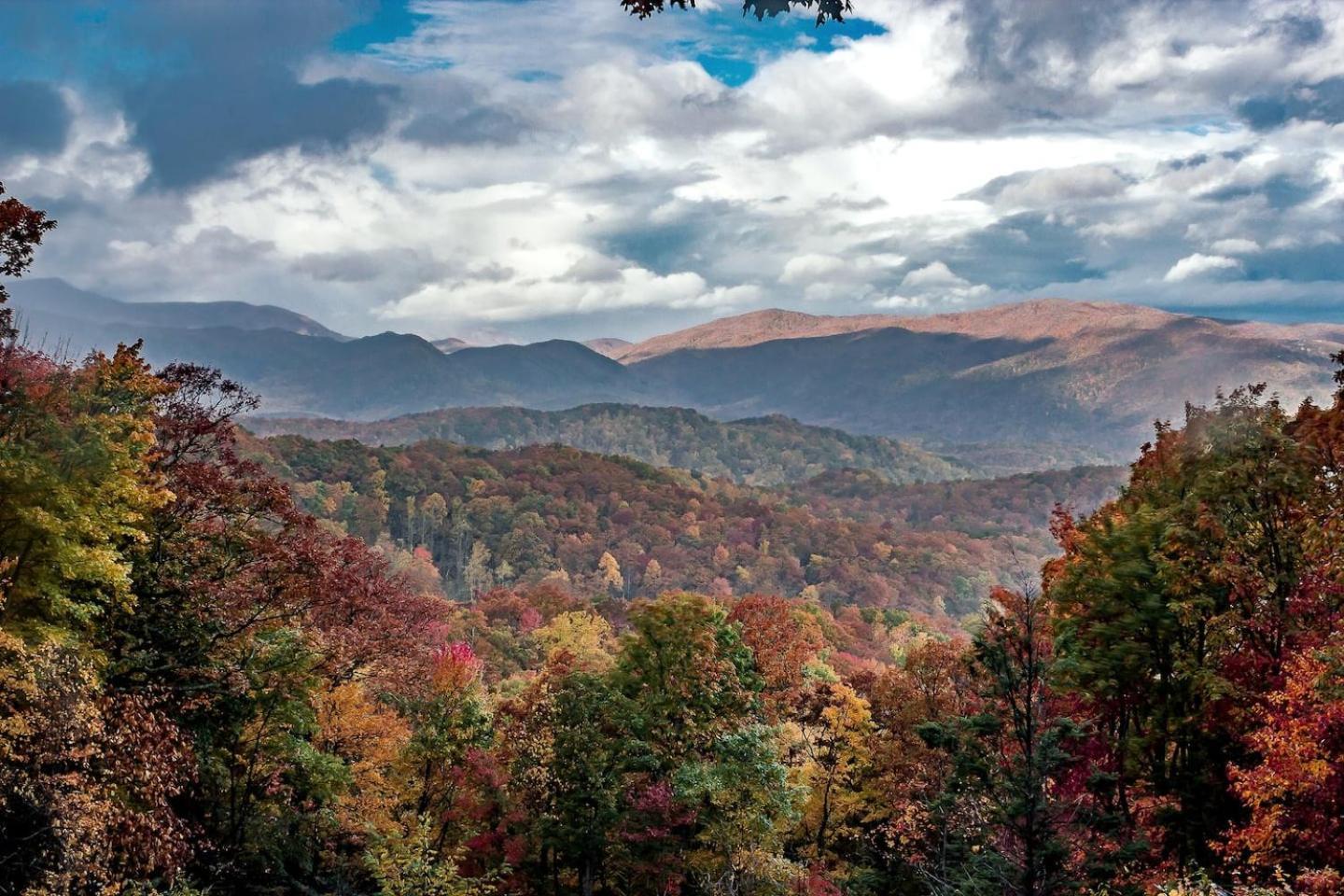 セバービル Views I Mins To Dollywood I Hot Tub I Pool Tableヴィラ エクステリア 写真