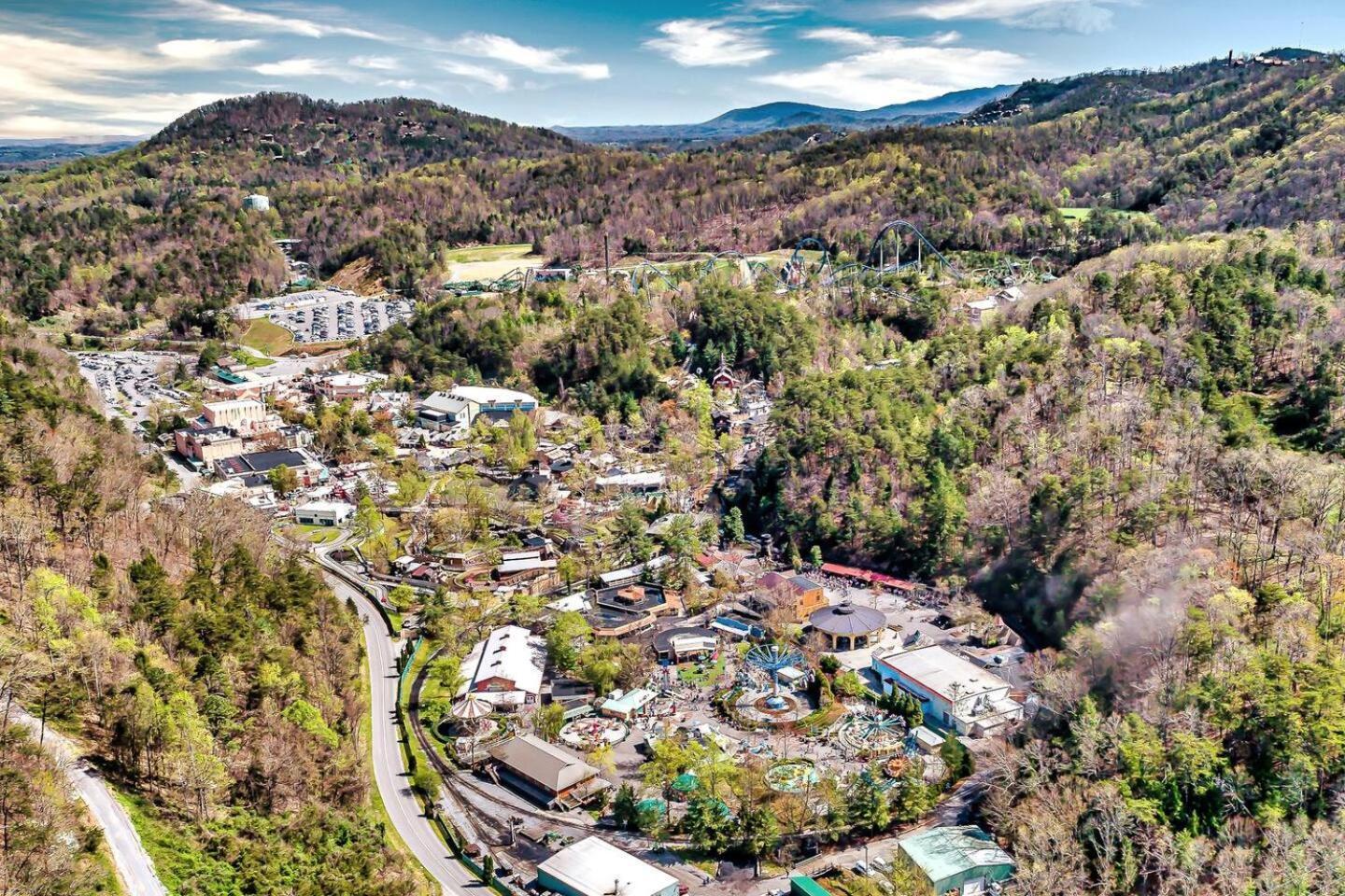 セバービル Views I Mins To Dollywood I Hot Tub I Pool Tableヴィラ エクステリア 写真