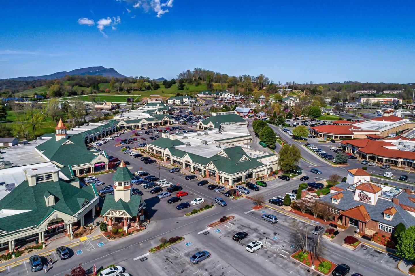 セバービル Views I Mins To Dollywood I Hot Tub I Pool Tableヴィラ エクステリア 写真