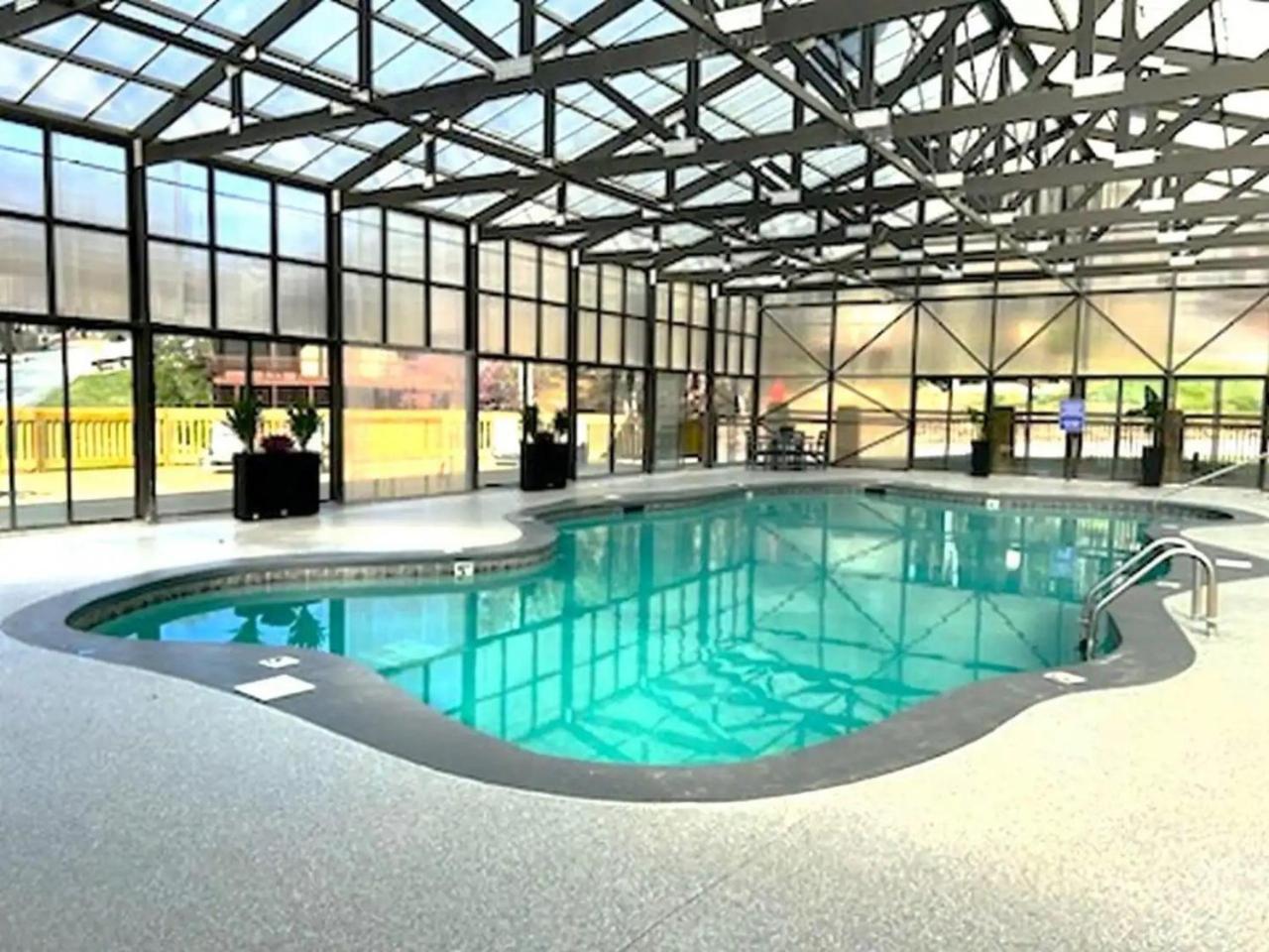 セバービル Views I Mins To Dollywood I Hot Tub I Pool Tableヴィラ エクステリア 写真
