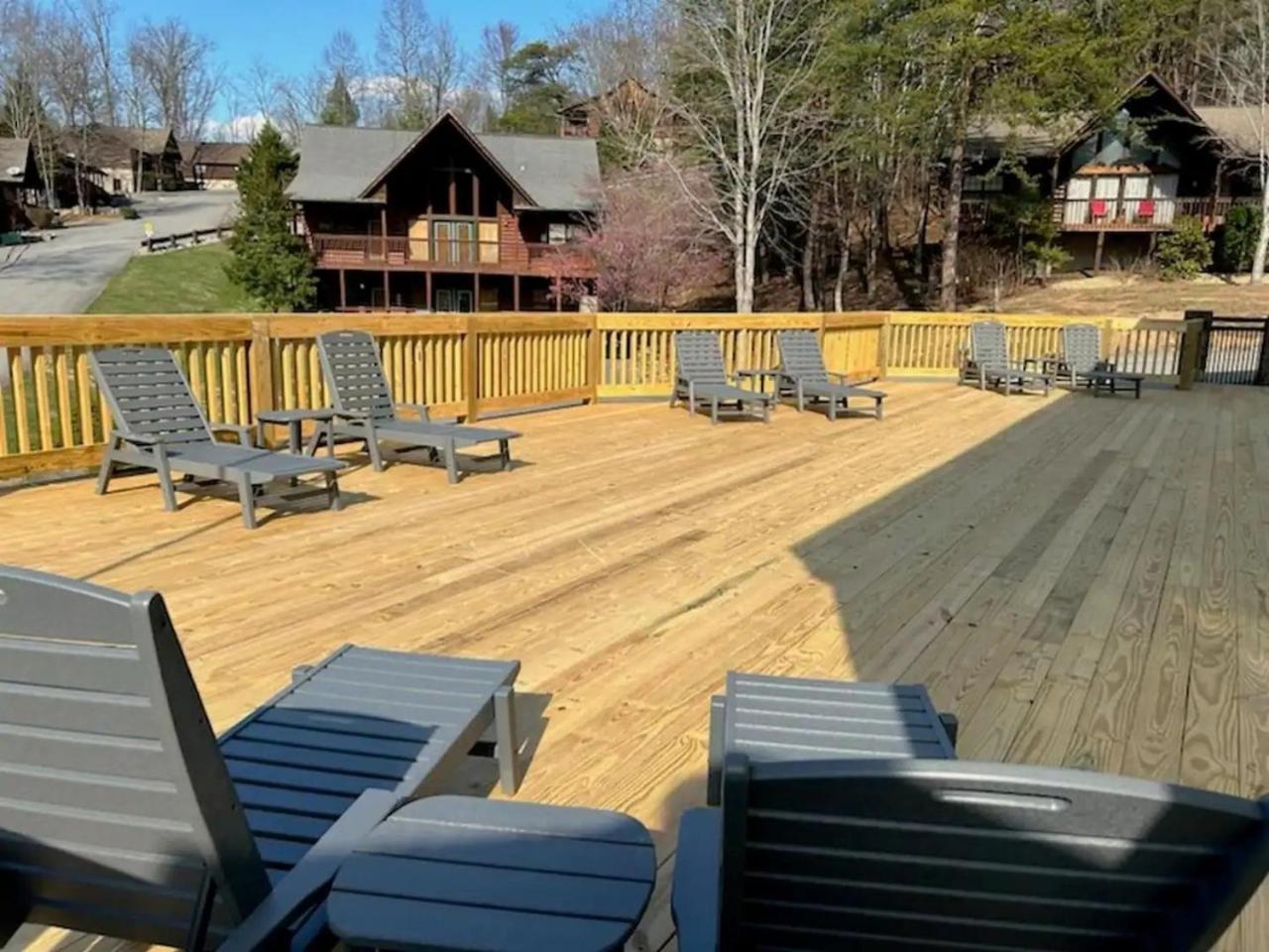 セバービル Views I Mins To Dollywood I Hot Tub I Pool Tableヴィラ エクステリア 写真