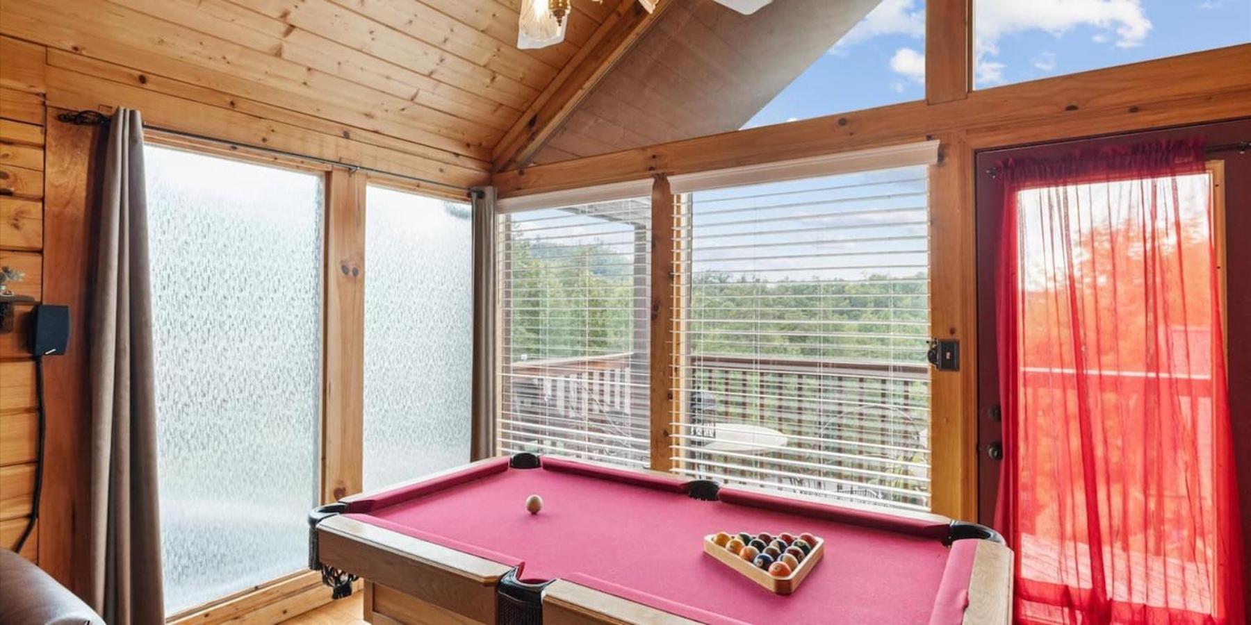 セバービル Views I Mins To Dollywood I Hot Tub I Pool Tableヴィラ エクステリア 写真